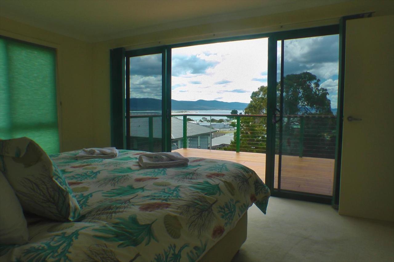 'The Lookout' At 27 Fraser Street Bicheno Exterior foto